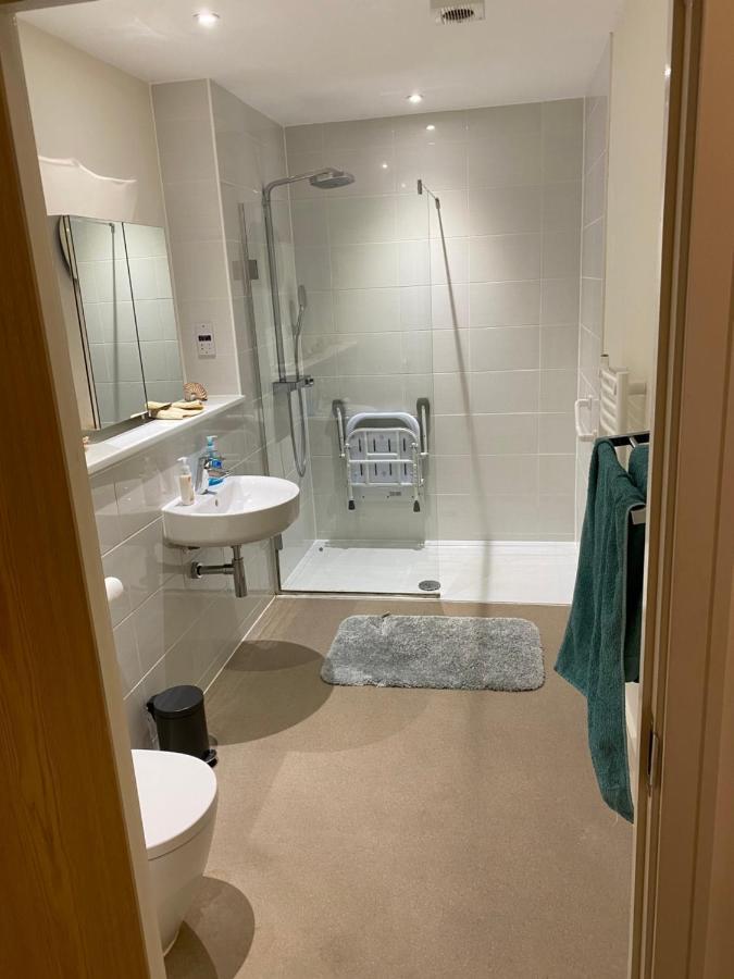 Chichester Luxury One Bed Apartment Bagian luar foto